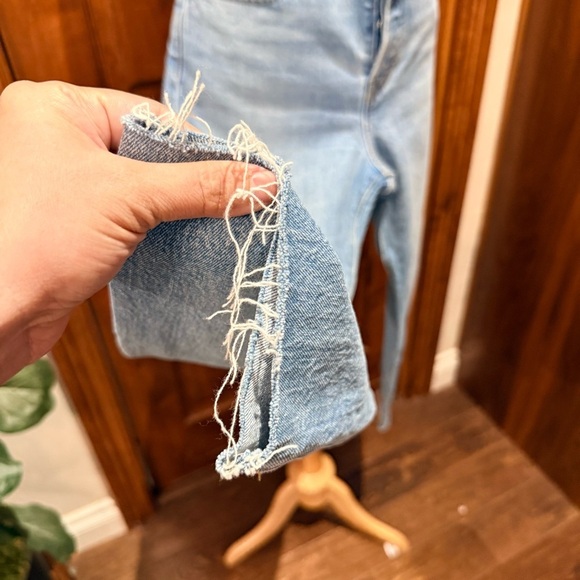 💋Levi's Wedgie Light Blue Straight Leg frayed hem Women's Jeans size 29 - Picture 4 of 9